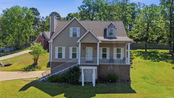 98 Emerald Dr, Maumelle, AR 72113