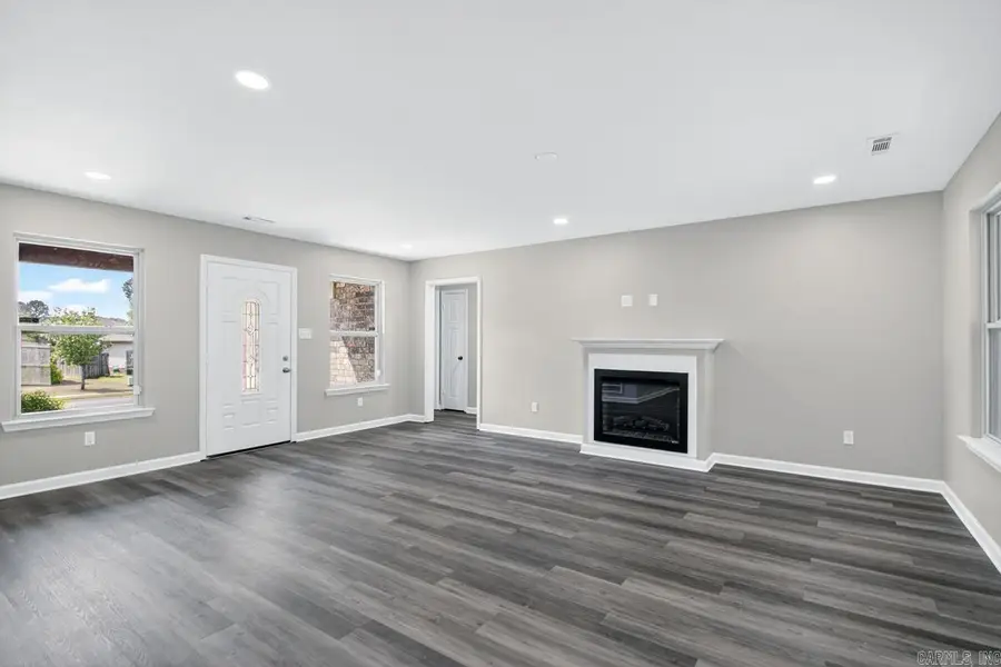 1100 Fox Chase, Bryant, AR 72002 - #3