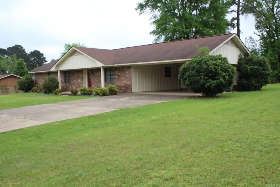 911 Ash Street, Nashville, AR 71852 - #2