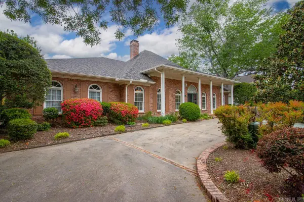 46 Masters Place Drive, Maumelle, AR 72113