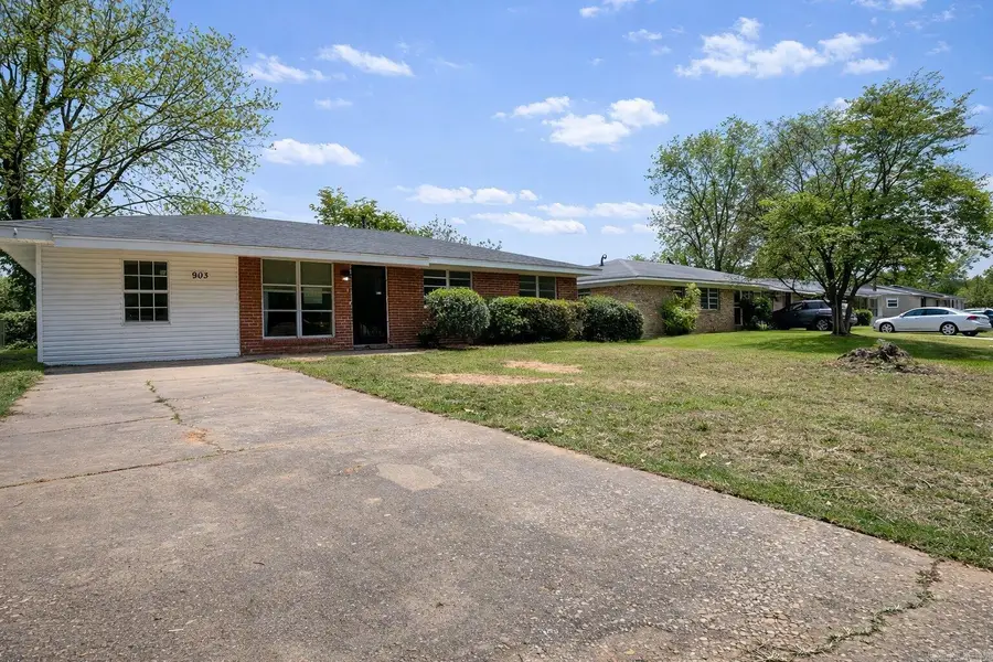 903 Belmont Dr, Pine Bluff, AR 71601 - #2