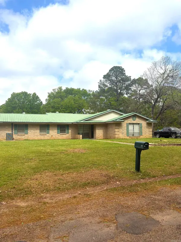 19 N Valley Drive, Texarkana, AR 71854