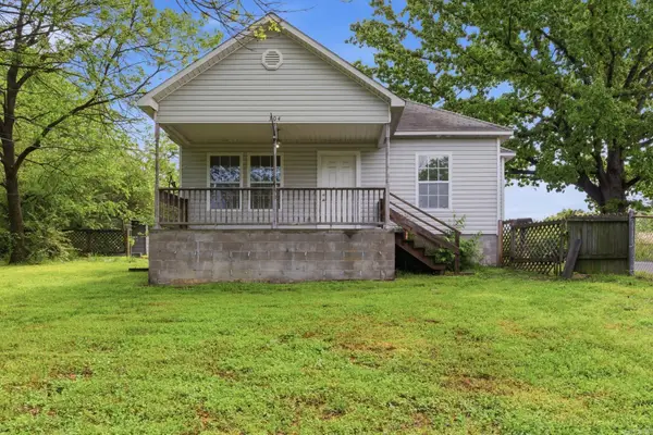 304 S 3rd St, Benton, AR 72015