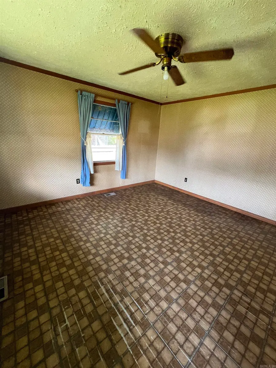 27 Lakeview Circle, Conway, AR 72032 - #3