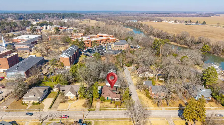 304 Cherry St, Arkadelphia, AR 71923 - #2
