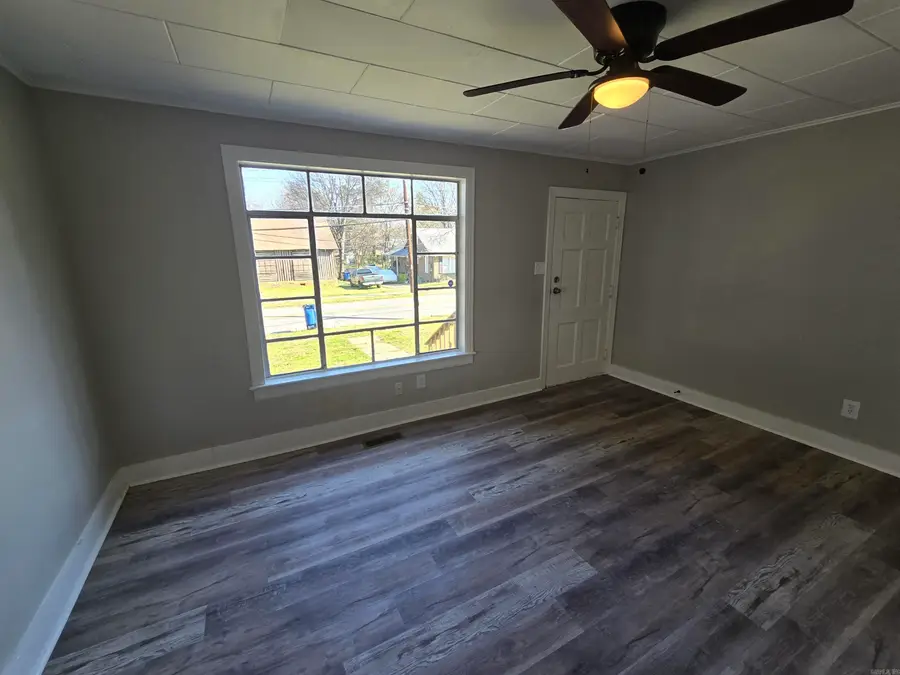 520 W 33rd St, North Little Rock, AR 72118 - #3