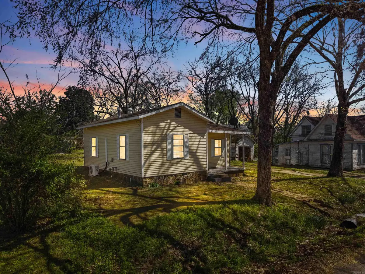 202 N Griffin Street, Morrilton, AR 72110 - #1
