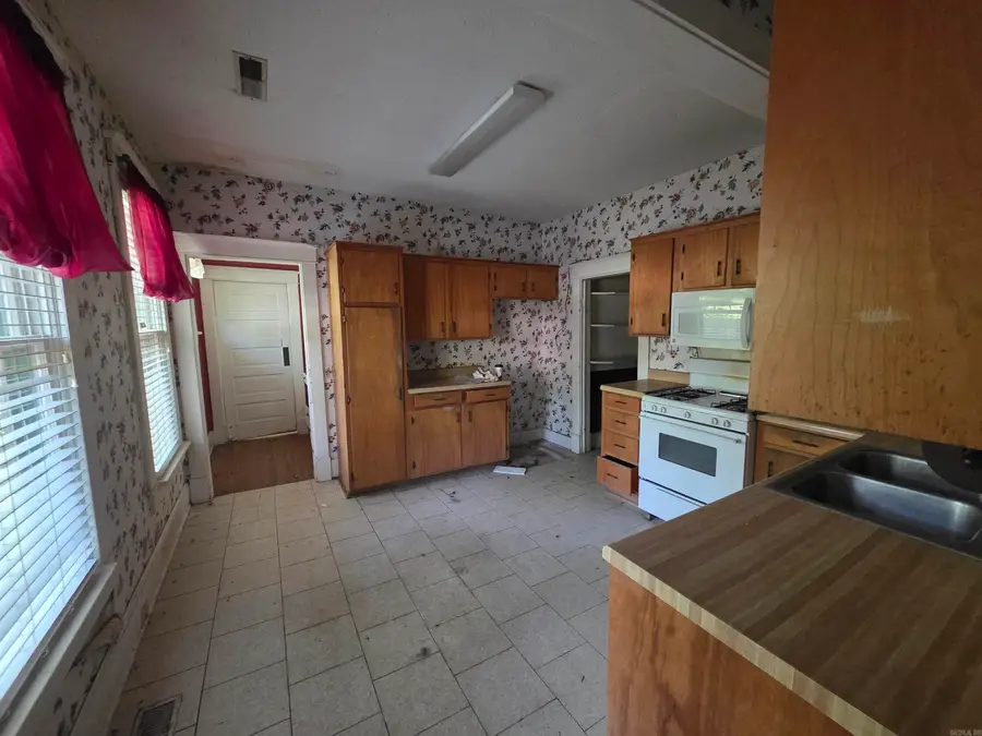 926 E Park Avenue, West Helena, AR 72390 - #2