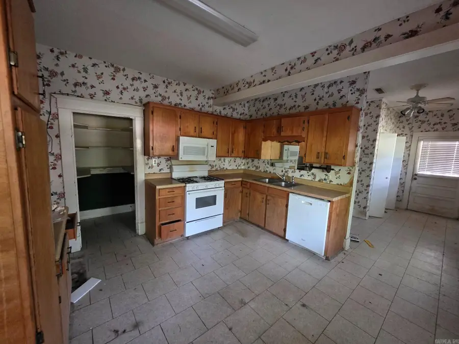 926 E Park Avenue, West Helena, AR 72390 - #3