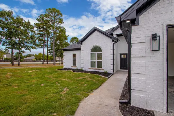 101 Pleasantwood Dr, Maumelle, AR 72113