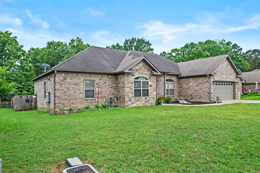196 Forest Oak Drive, Jacksonville, AR 72076 - #2