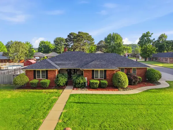 902 Deerfield Ct, Russellville, AR 72801