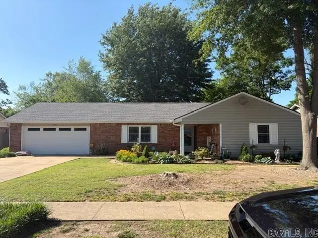 1121 E Mayfair Lane, Blytheville, AR 72315 - #1