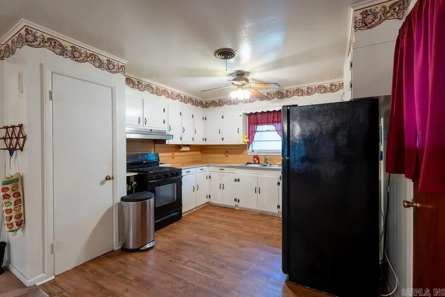 110 W Curran Street, Des Arc, AR 72040 - #3