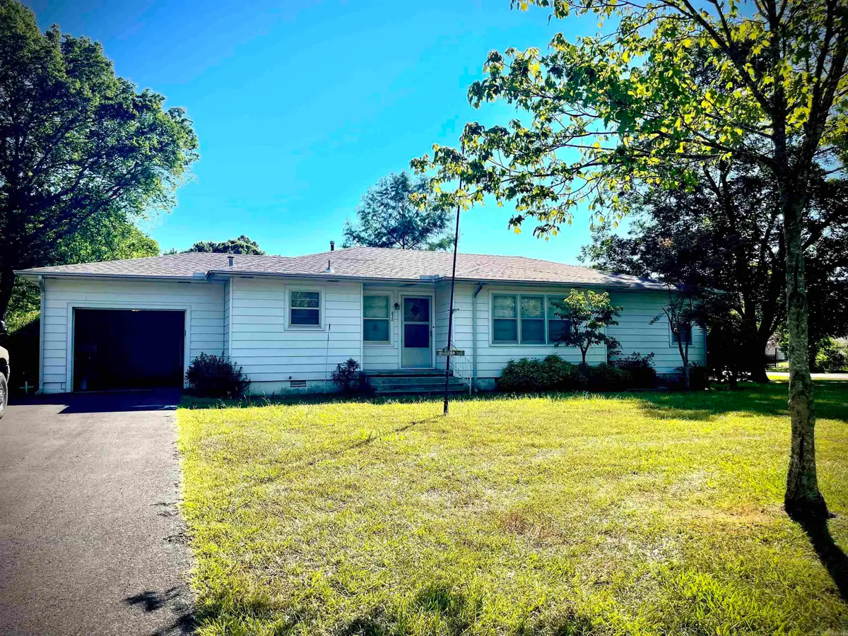 312 E Searcy St, Kensett, AR 72082 - #1