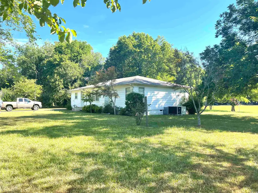 312 E Searcy St, Kensett, AR 72082 - #3