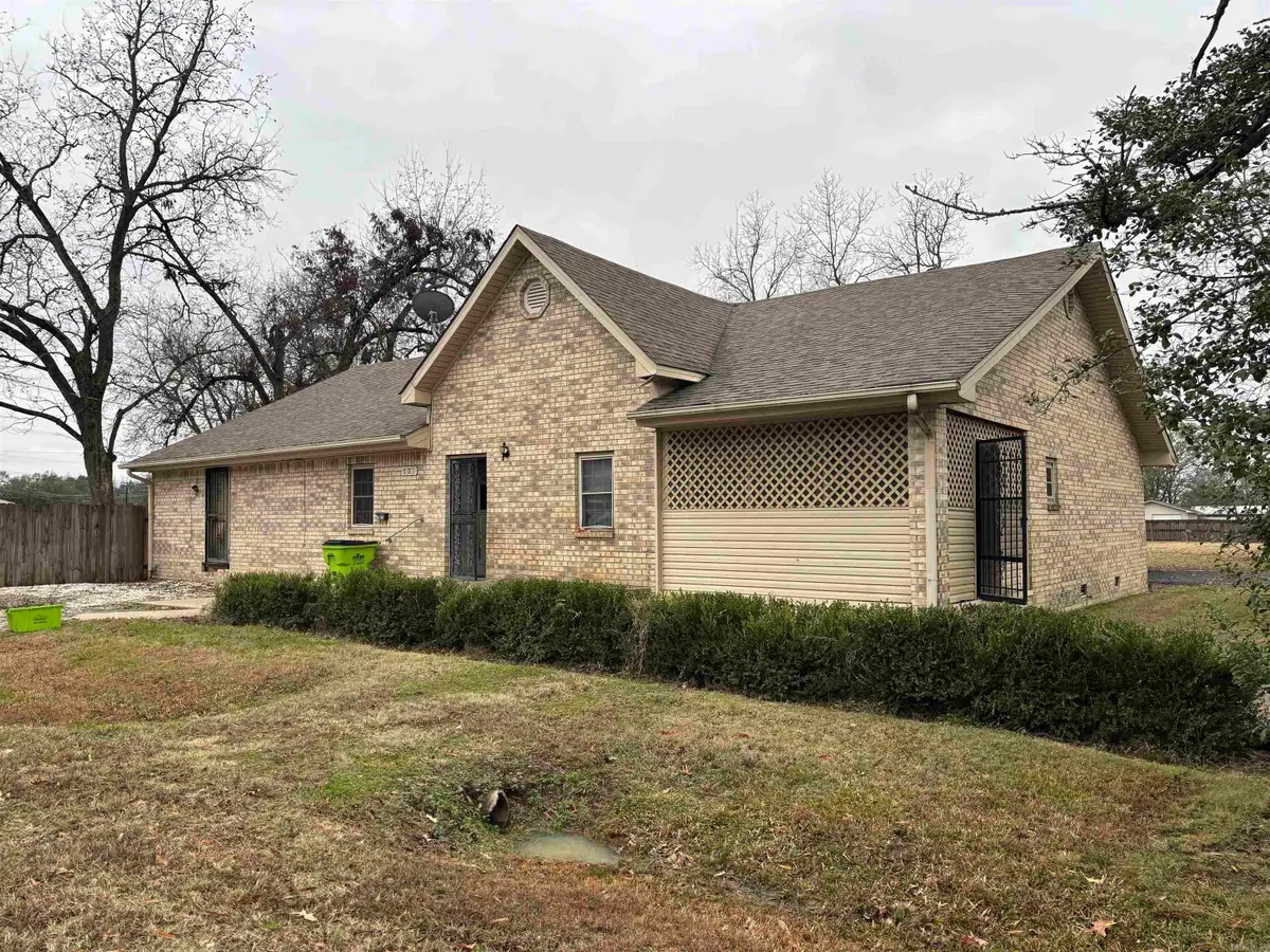 703 W 4th St, Lonoke, AR 72086 - #1