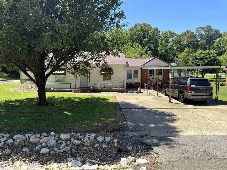563 S 12th Avenue, Piggott, AR 72454 - #2