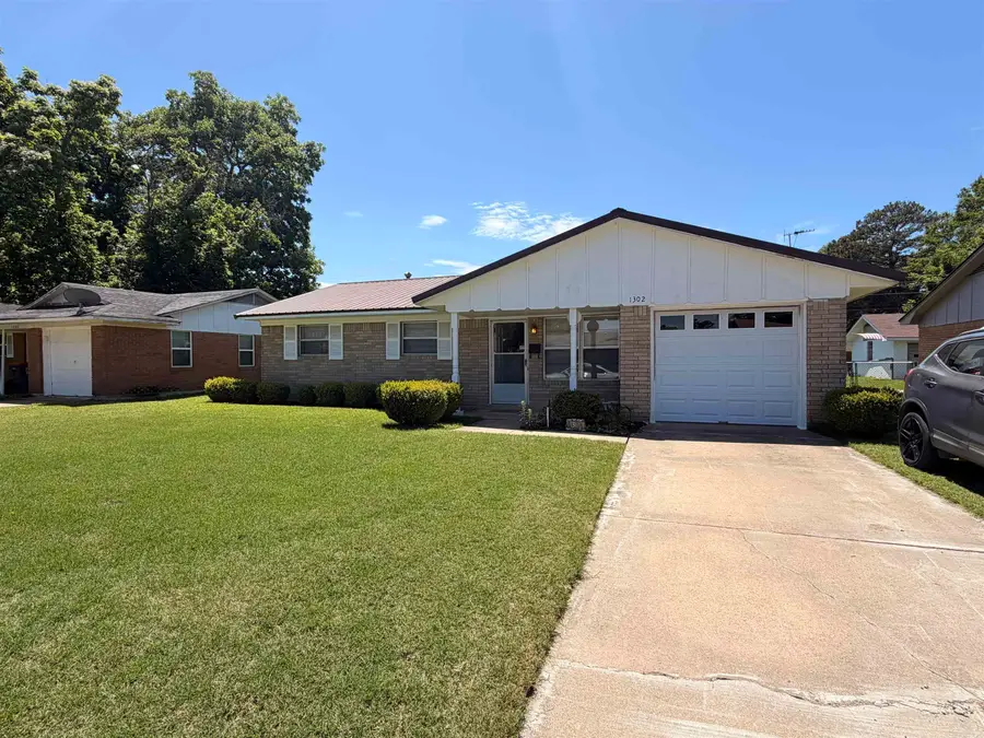 1302 S Utah Street, Pine Bluff, AR 71601 - #2