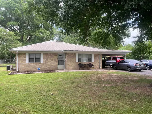 105 S Peterson St, Dumas, AR 71639