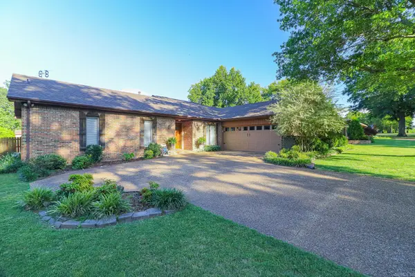 2912 Greenbriar Drive, Jonesboro, AR 72401