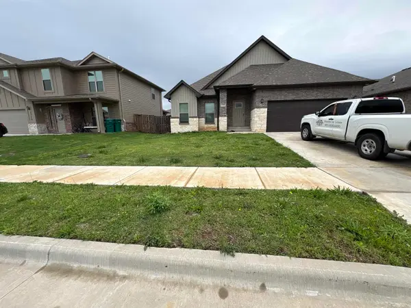 2100 Periwinkle Place, Centerton, AR 72719