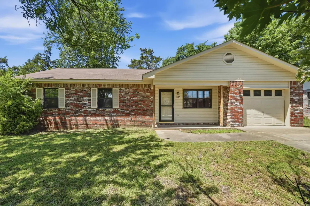 1309 N Oswego Avenue, Russellville, AR 72801 - #1