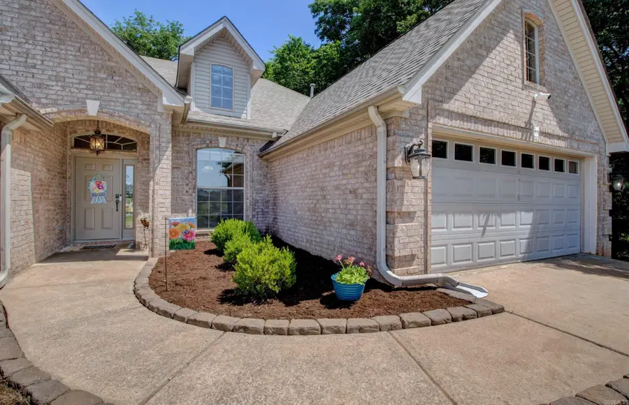 15 Michele Court, Maumelle, AR 72113 - #2