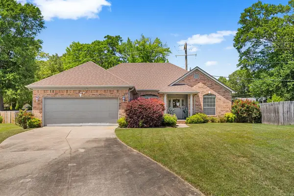 1004 Colonial Drive, Jacksonville, AR 72076