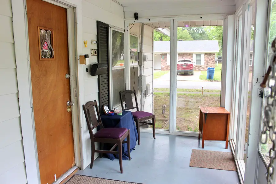 903 E Sullenberger Avenue, Malvern, AR 72104 - #3