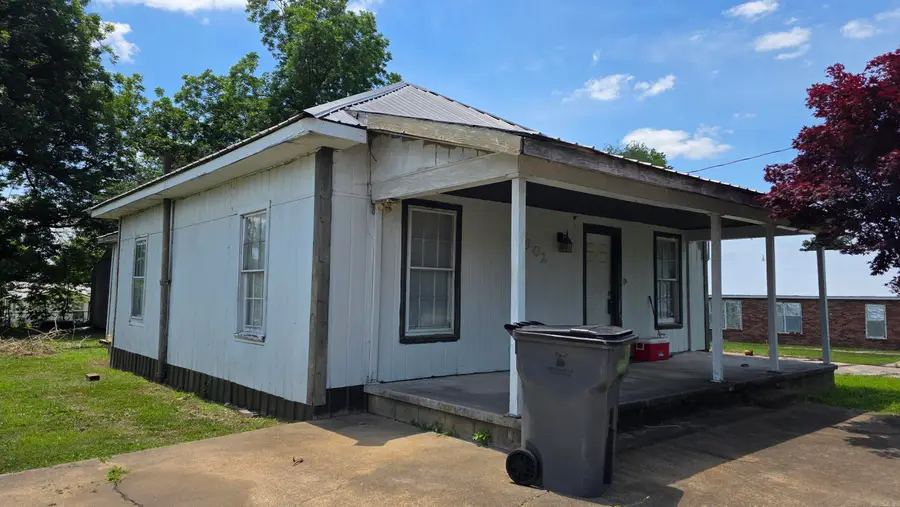902 Wirt St, Paragould, AR 72450 - #3
