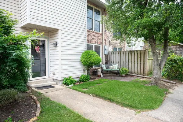 32 Hampshire Circle, Little Rock, AR 72212