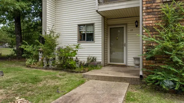 101 Pine Forest E-17 #E-17, Maumelle, AR 72113