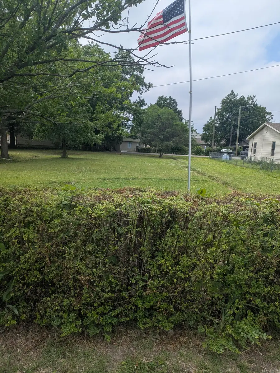 2213 Central, Jonesboro, AR 72401 - #2