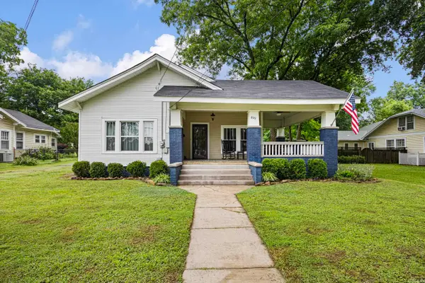 809 N Oak Street, Morrilton, AR 72110
