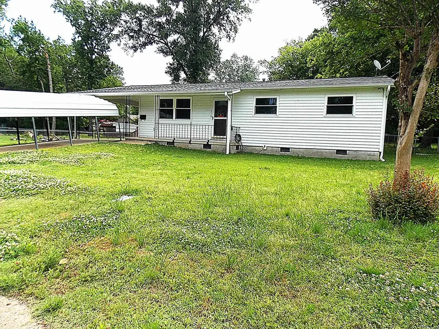 516 Jefferson St, Benton, AR 72015 - #3