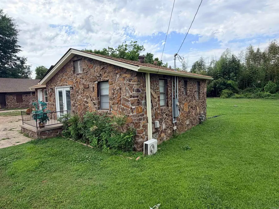 1604 W Childress Street, Morrilton, AR 72110 - #2