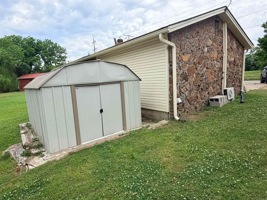 1604 W Childress Street, Morrilton, AR 72110 - #3