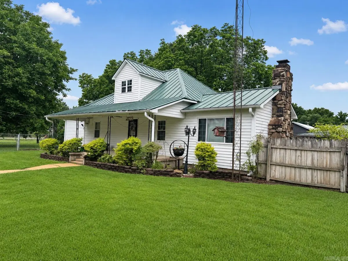 300 W Hinkley St, Brookland, AR 72417 - #1