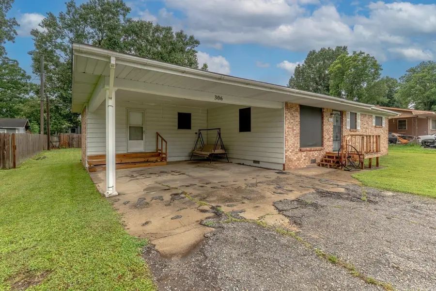 306 Walnut Drive, Paragould, AR 72450 - #2