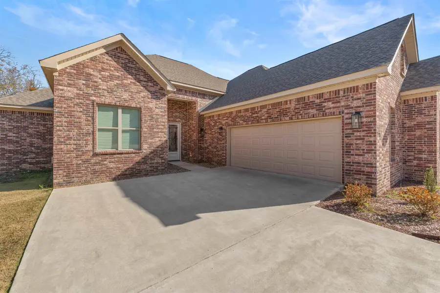 7926 S Shoreline Boulevard, Benton, AR 72019 - #2