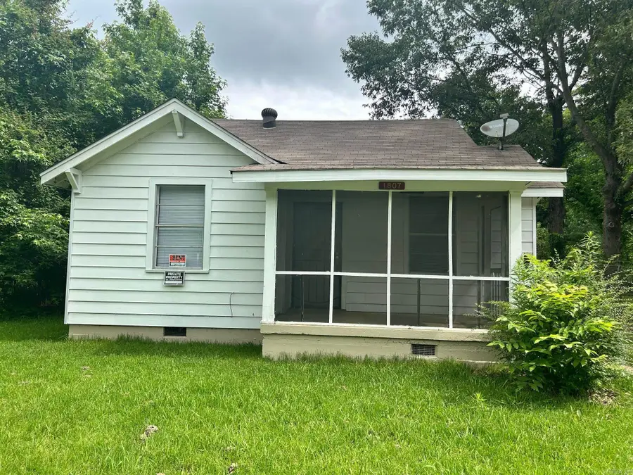 1807 W 27th Avenue, Pine Bluff, AR 71603 - #2