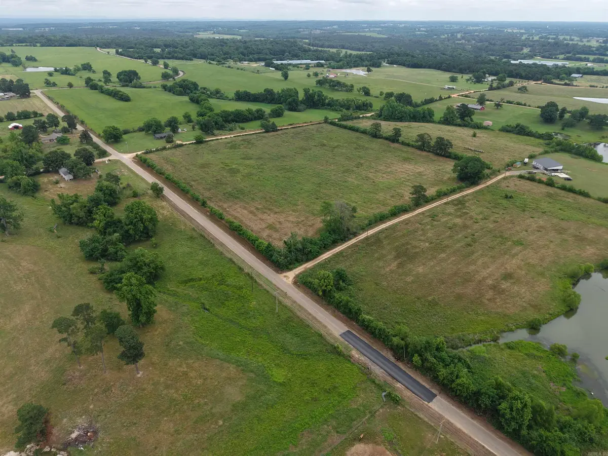 5 Cornbridge Road, Nashville, AR 71852 - #1