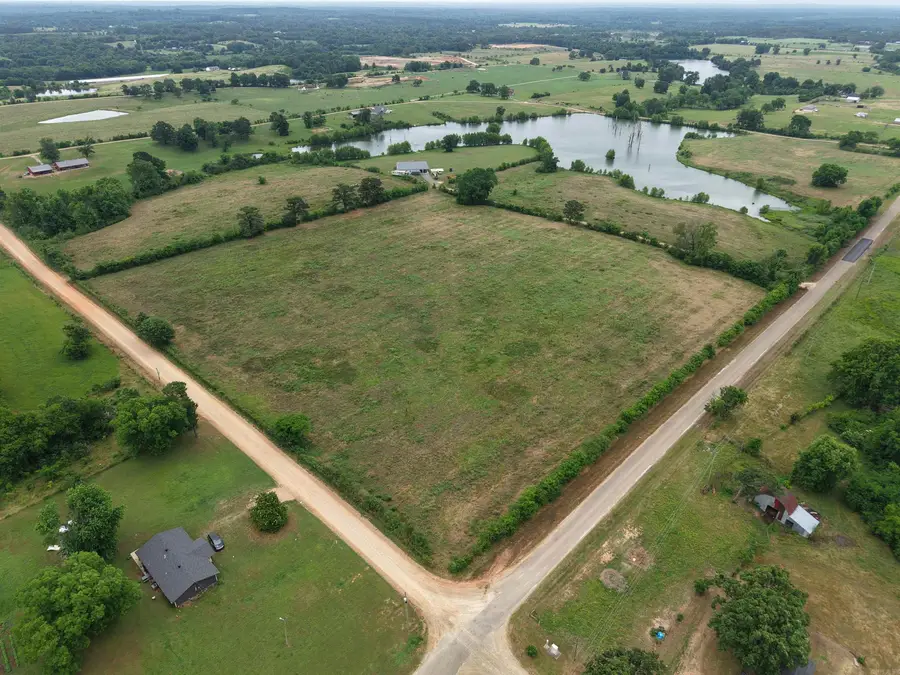 5 Cornbridge Road, Nashville, AR 71852 - #2