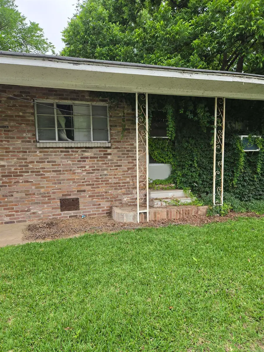 1019 E 6th Avenue, Pine Bluff, AR 71601 - #2