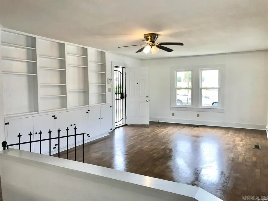 305 Oakwood Avenue, Hot Springs, AR 71913 - #2