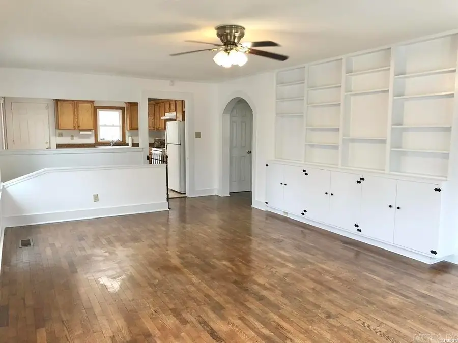 305 Oakwood Avenue, Hot Springs, AR 71913 - #3