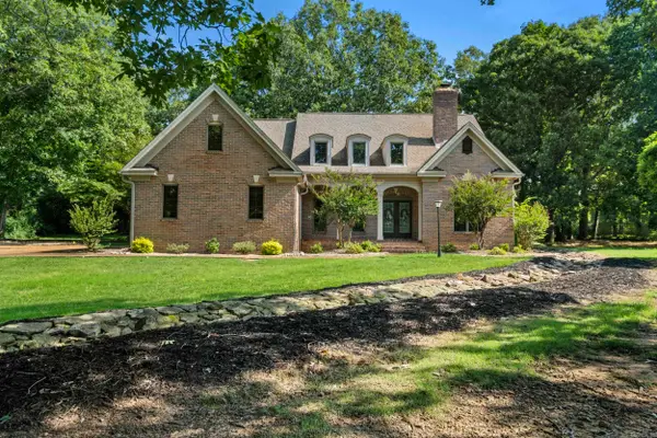4 Robinwood Dr, Searcy, AR 72143