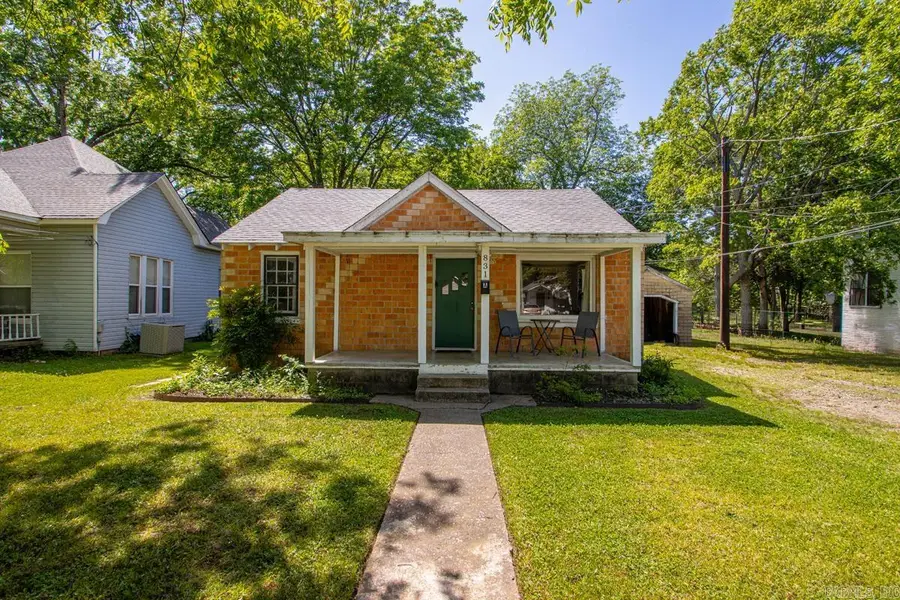 831 Center, Conway, AR 72034 - #2