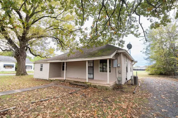 807 Walnut Street, Conway, AR 72032